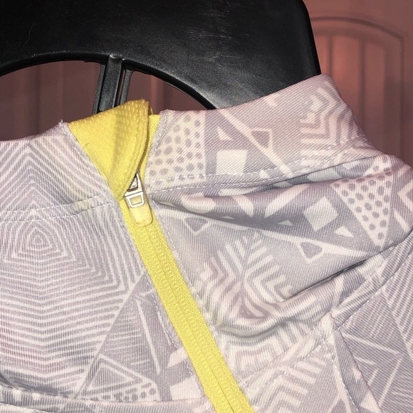 Mondetta long sleeved hooded geometric print stretchy exercise top w/ pockets; M - Picture 5 of 9